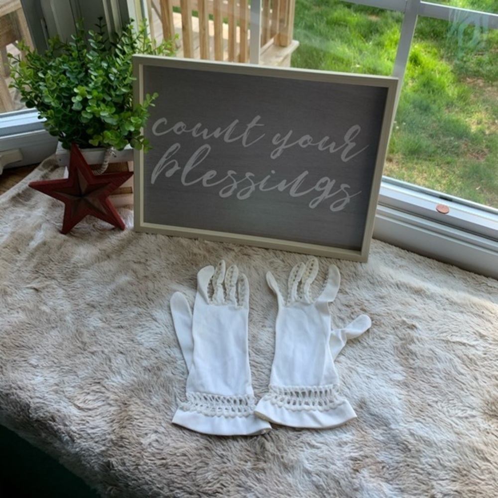 Vintage Women’s Gloves size runs very small